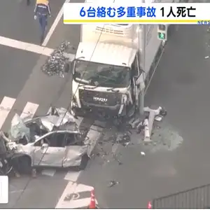 きのう午前、千葉県館山市でトラックや乗用車など6台が絡む事故があり、トラックを運転していた58歳の男性が死亡しました。