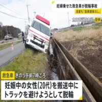 救急車が妊娠中の20代女性を搬送中に脱輪事故　女性は流産　群馬県