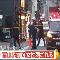富山駅前の繁華街で40代女性が刺され腹部から出血　警察が規制線張って捜査
