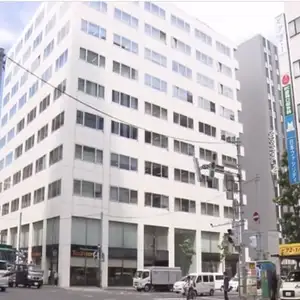 小学校の男性教師が児童の右手首をつかみ廊下を10メートルほどひきずる　札幌市